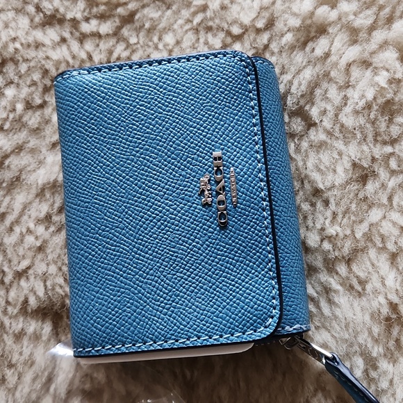 NWT Crossgrain Leather Small Pacific Blue Trifold Wallet 🩵🎁 - Picture 15 of 16